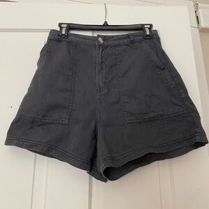 Universal threads shorts size 2. Fits more like a 4. Wide legs but smaller waist